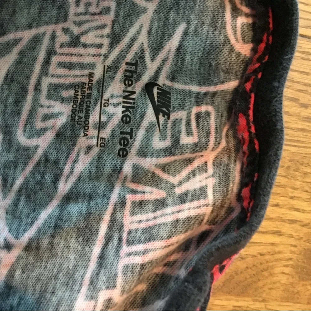 Boy’s Nike Repeat Logo Tee, XL 18-20